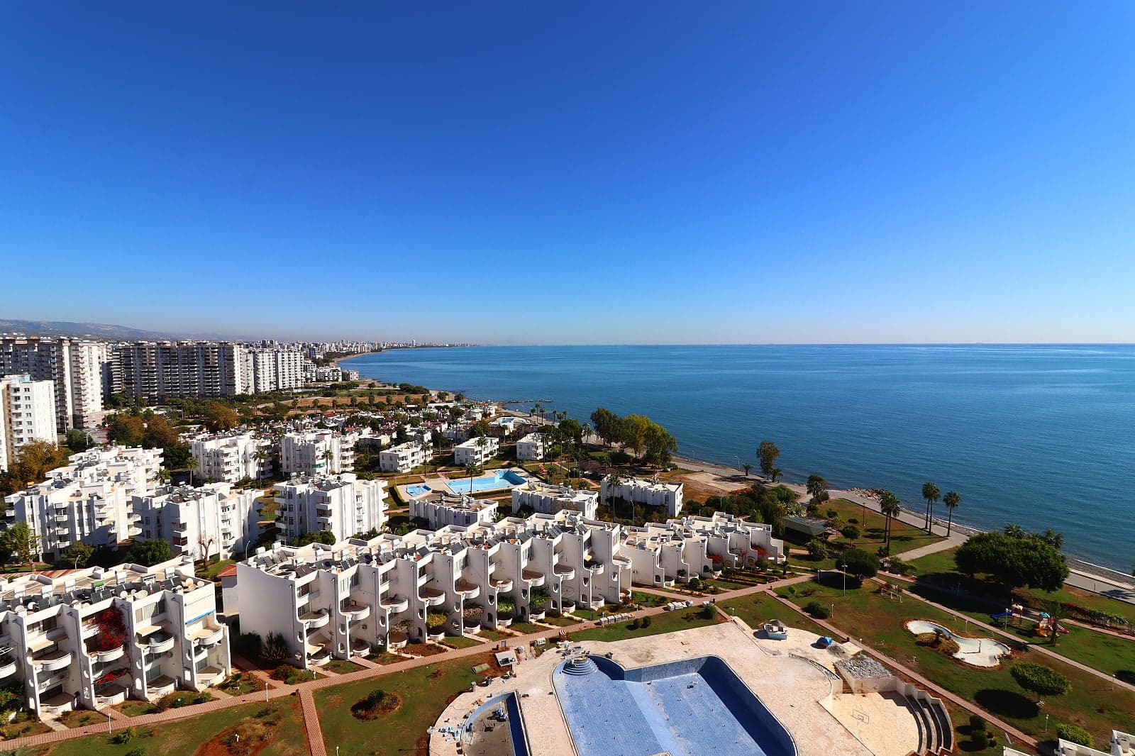 Sea View Middle Floor Property in Mersin